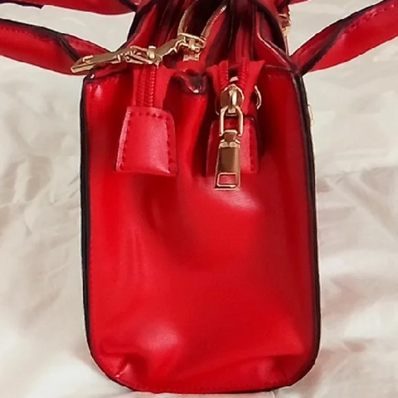 Elegant Red Handbag - Picture 6 of 12